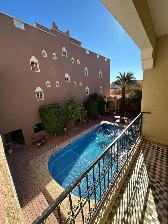 Piscina a Hôtel Zaghro o a prop