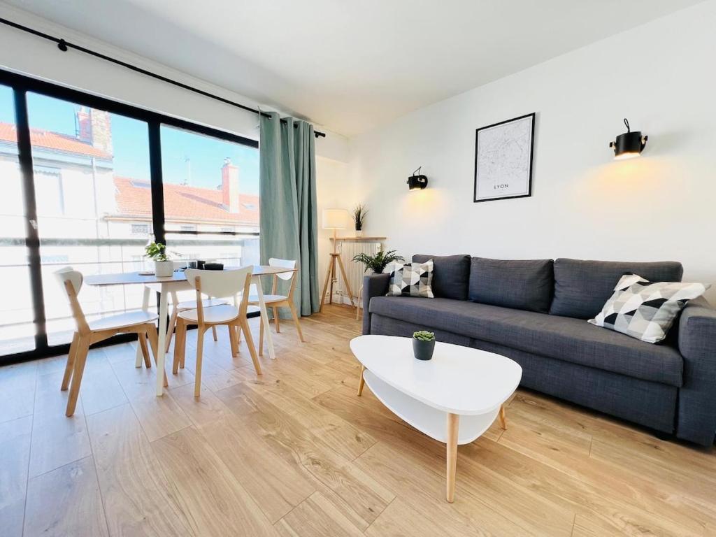 242 PB 1 Chambre Parking Partdieu Train Station