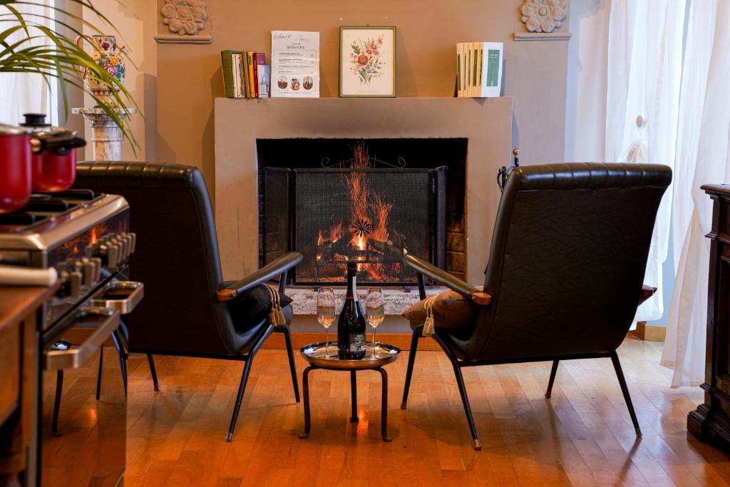 a living room with two chairs and a fireplace at La terrazza nel tempo in Fiuggi