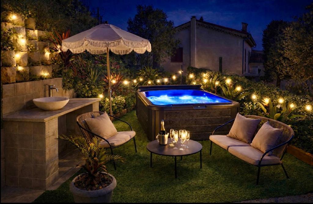 Maison niçoise vue dégagée avec jacuzzi privatif