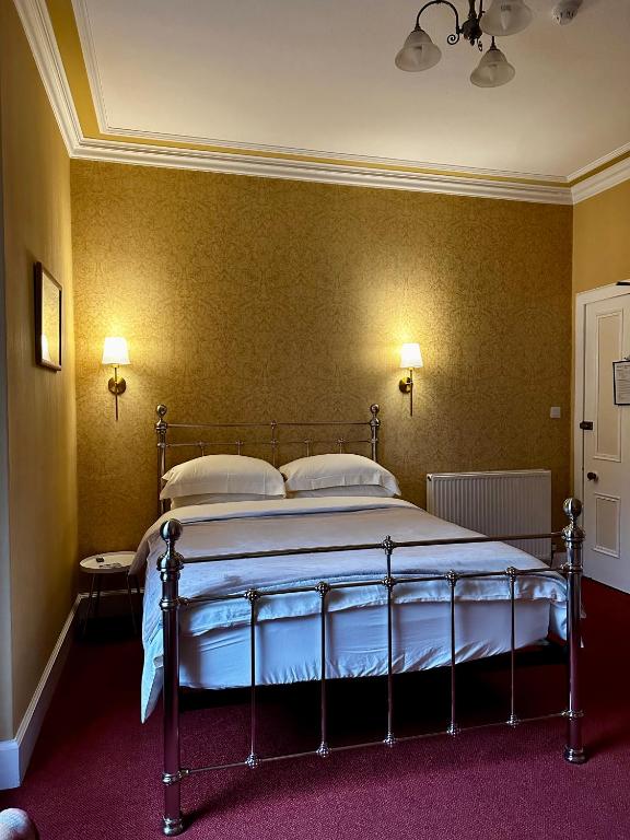 The Pines Guest House - King Room With Garden View