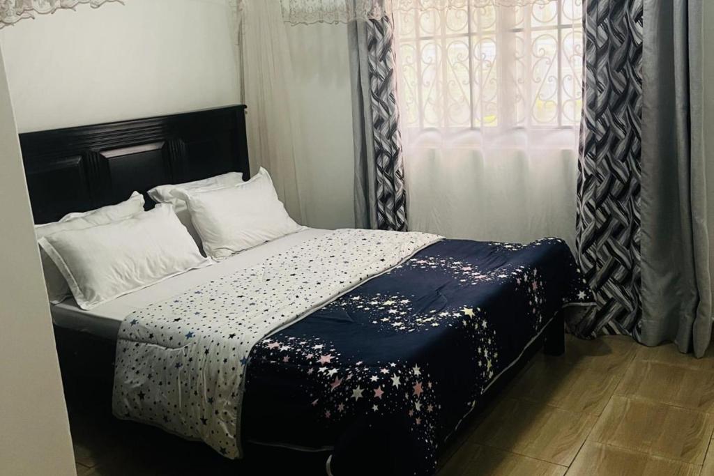 House - Sleeps 6 - Parking - Garden