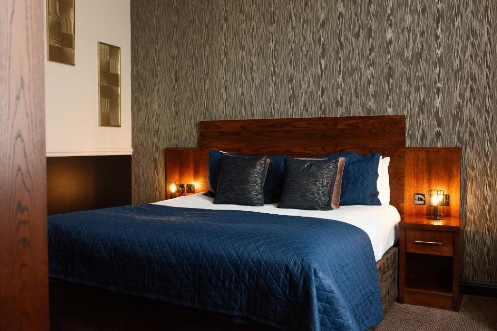 The Duke of Edinburgh Hotel & Bar - 