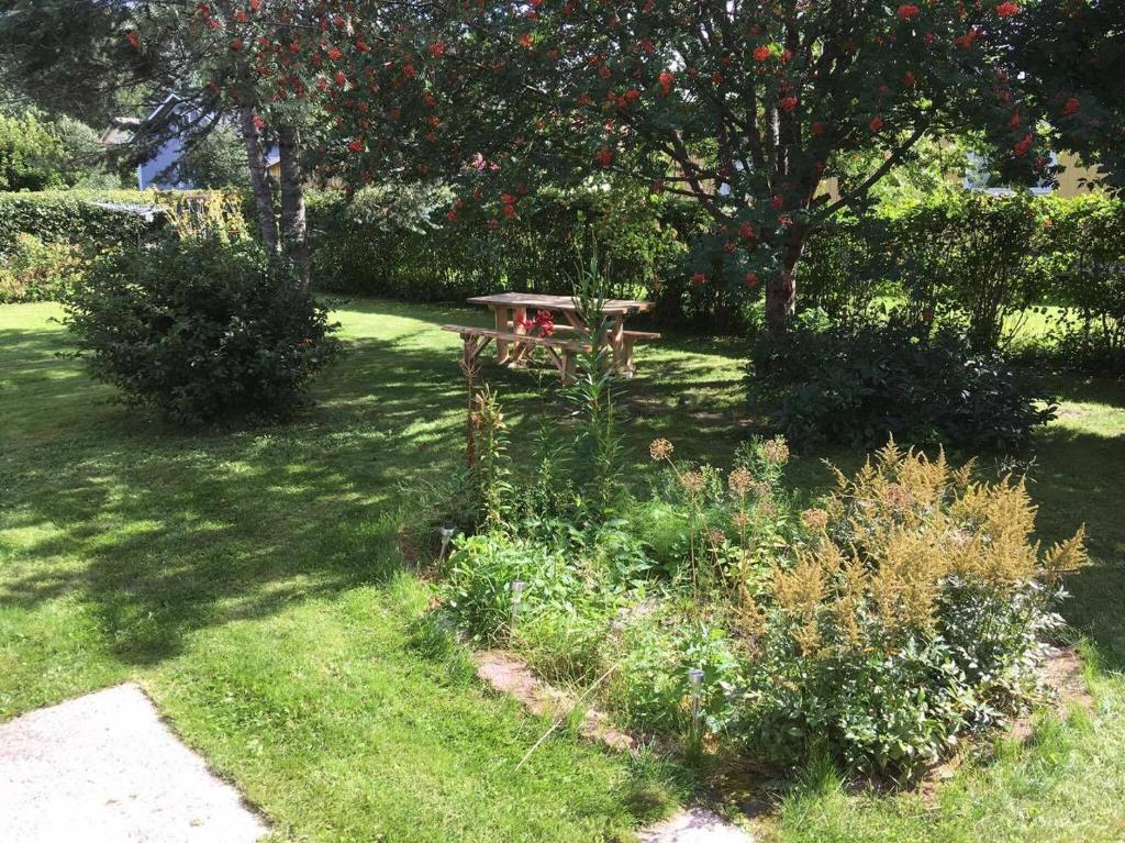 Lingonberry Cottage - Maison De Trois Chambres