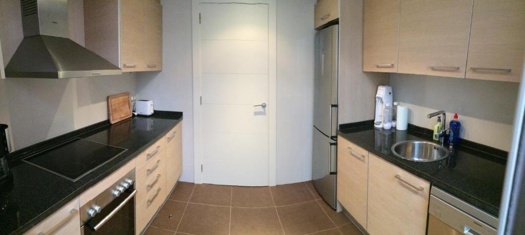 A kitchen or kitchenette at Villa Golf Las Colinas