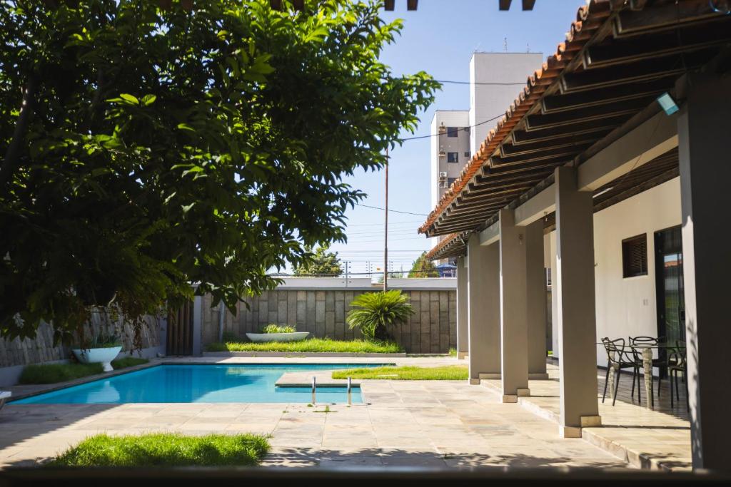 a swimming pool in a yard next to a building at Pousada e hostel Italia in São Luís