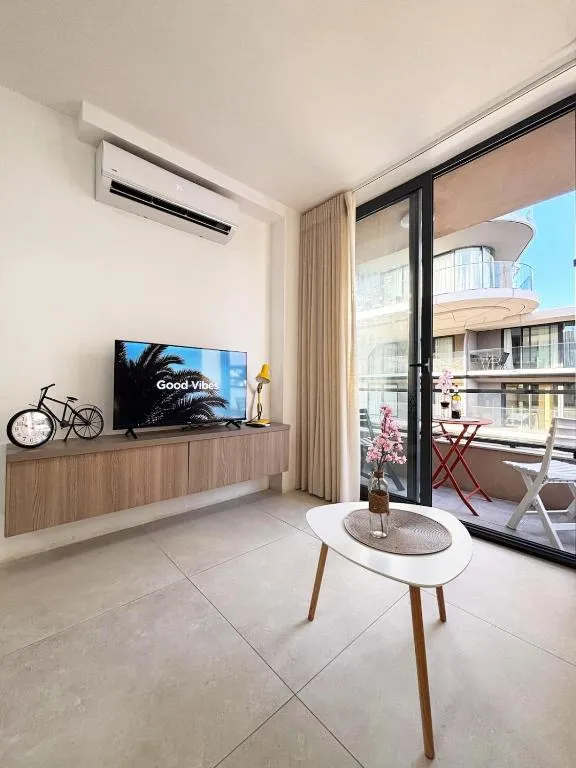 Paceville Glow Three