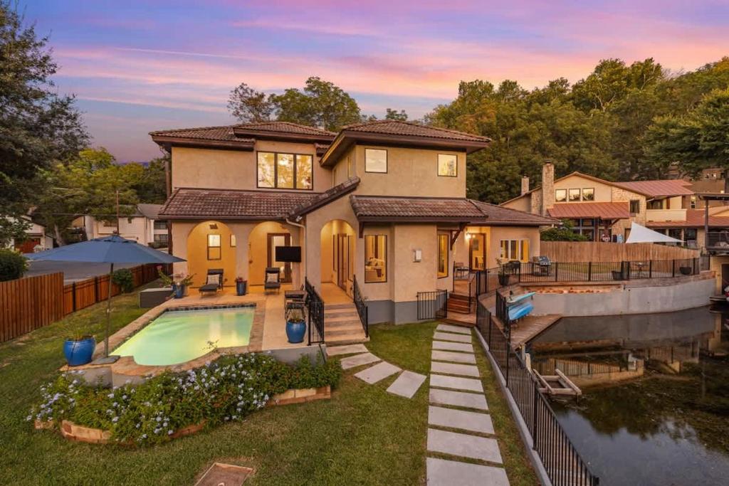 5BR Sleeps 10 - Pool - Lake Austin Access, Austin (updated prices 2026)