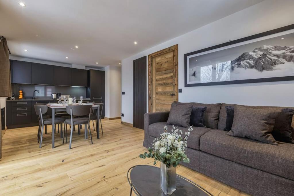 Jacaranda3 Sublime 6pax Vue MtBlanc Central Parking