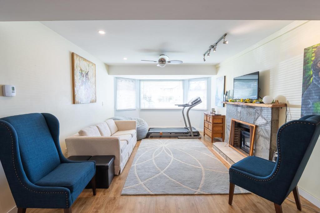 a living room with a couch and a fireplace at Langley Suite with Full Kitchen in Langley