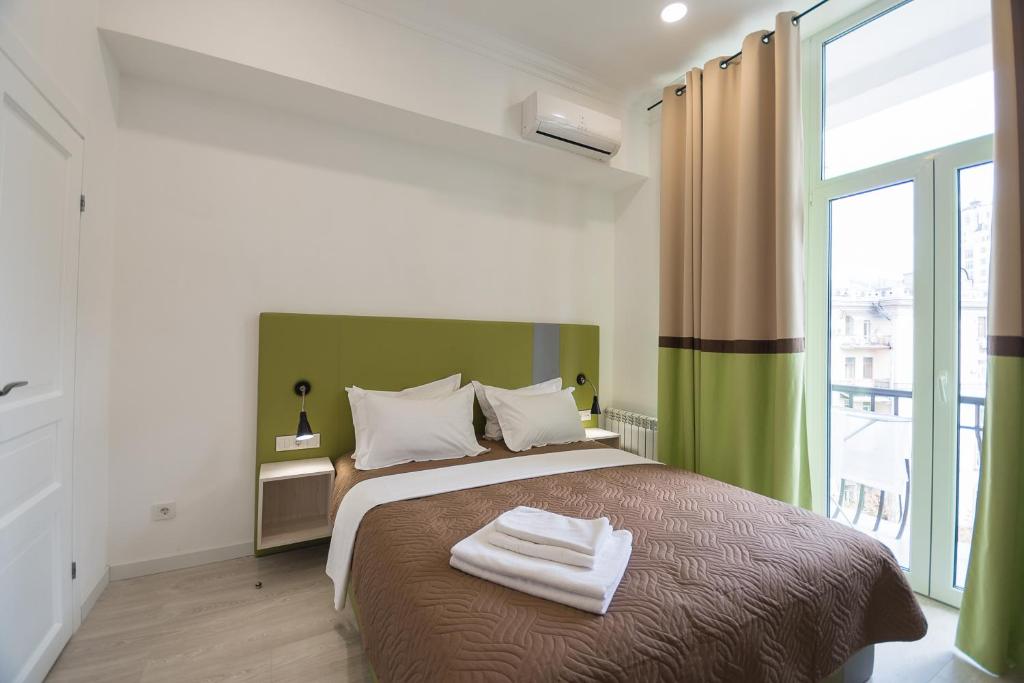 Partner Guest House Khreschatyk - Bright Studio Apartment With Balcony On Khreschatyk 23