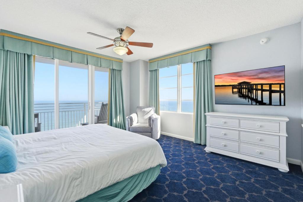 Ocean Front Paradise Stunning 2BR Private Double Balcony at Wyndahm ...