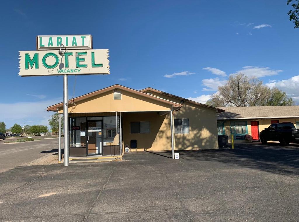 a motel sign in front of a building at Lariat Motel in Moriarty