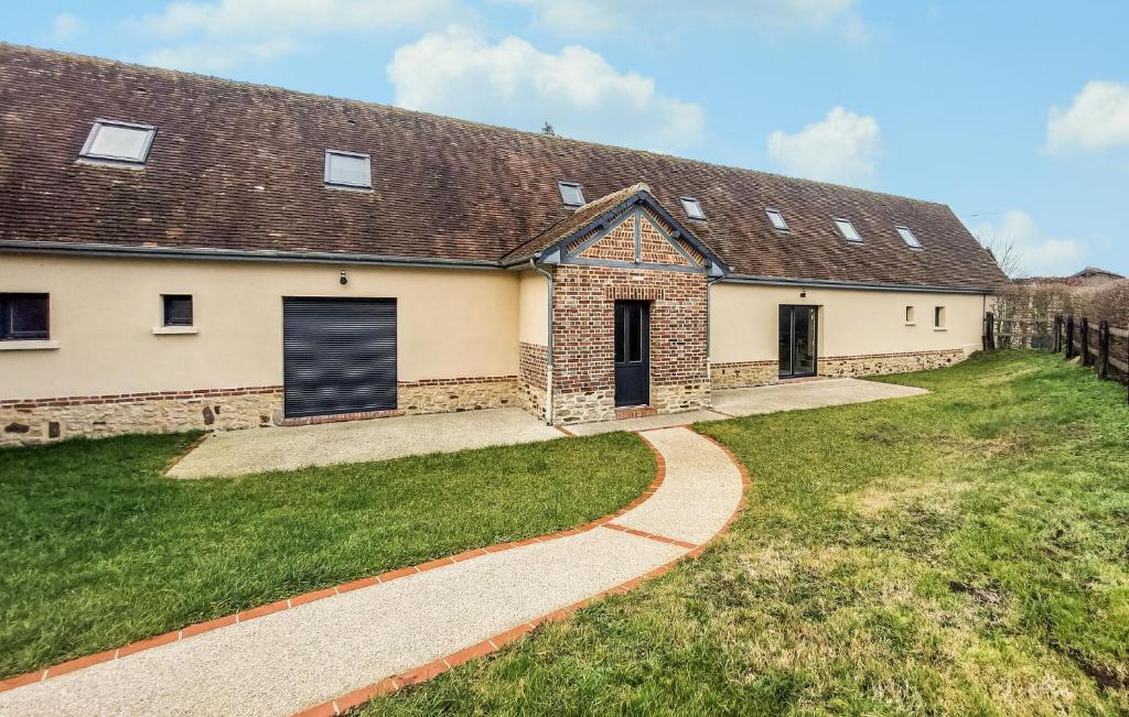 a house with a walkway in front of it at Authentique Ferme En Campagne in Saint-Germer-de-Fly