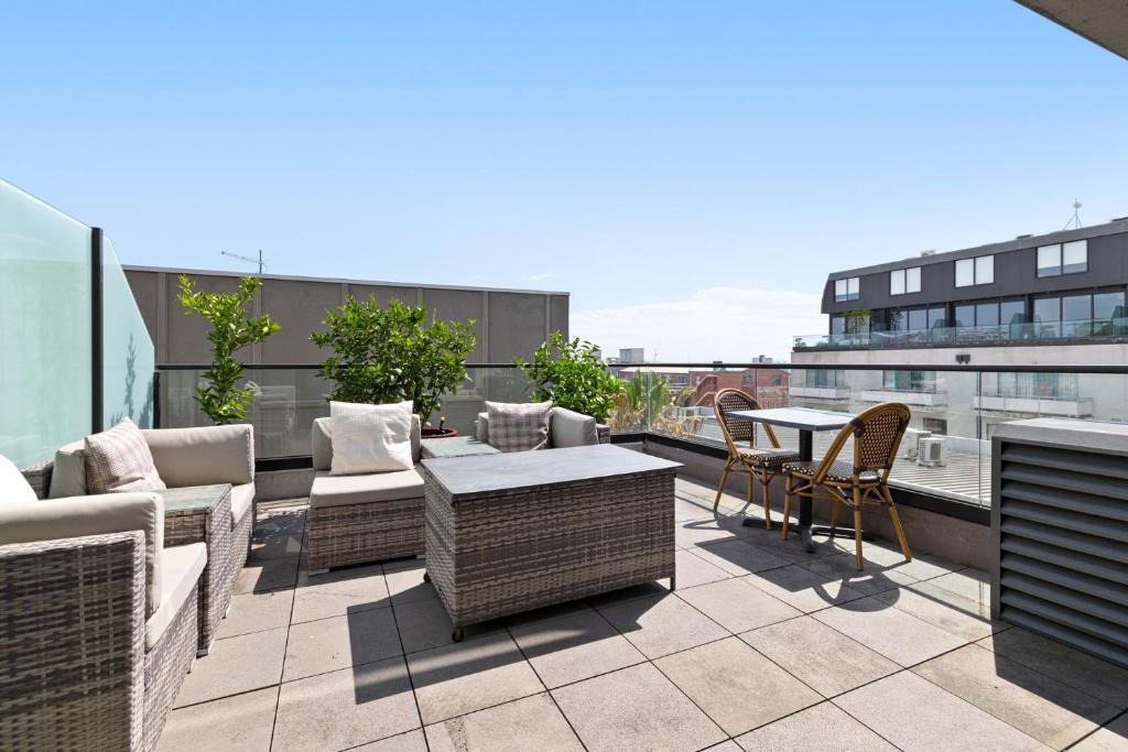 Modern Quiet 1 & 2 Bed Apt Opposite Albert Park - Housity