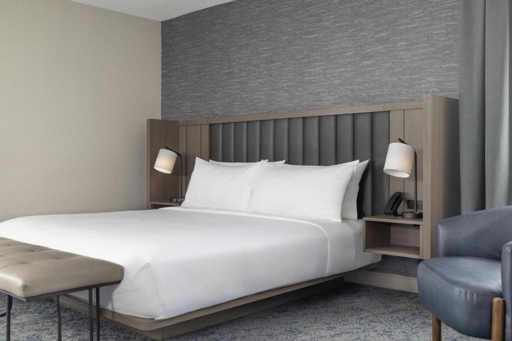 Sheraton Framingham Hotel & Conference Center - 
