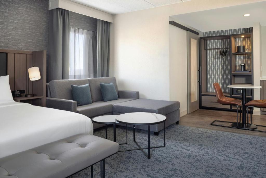Sheraton Framingham Hotel & Conference Center - 