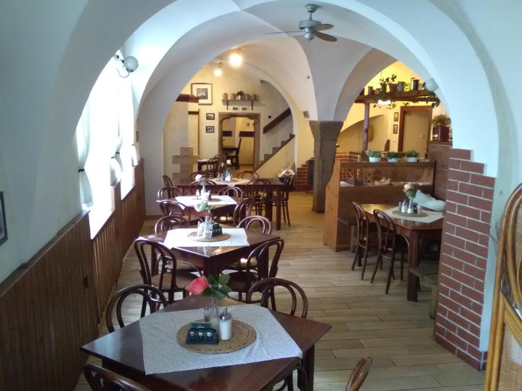 Restaurace v ubytování Penzion a restaurace Modrá růže Tábor