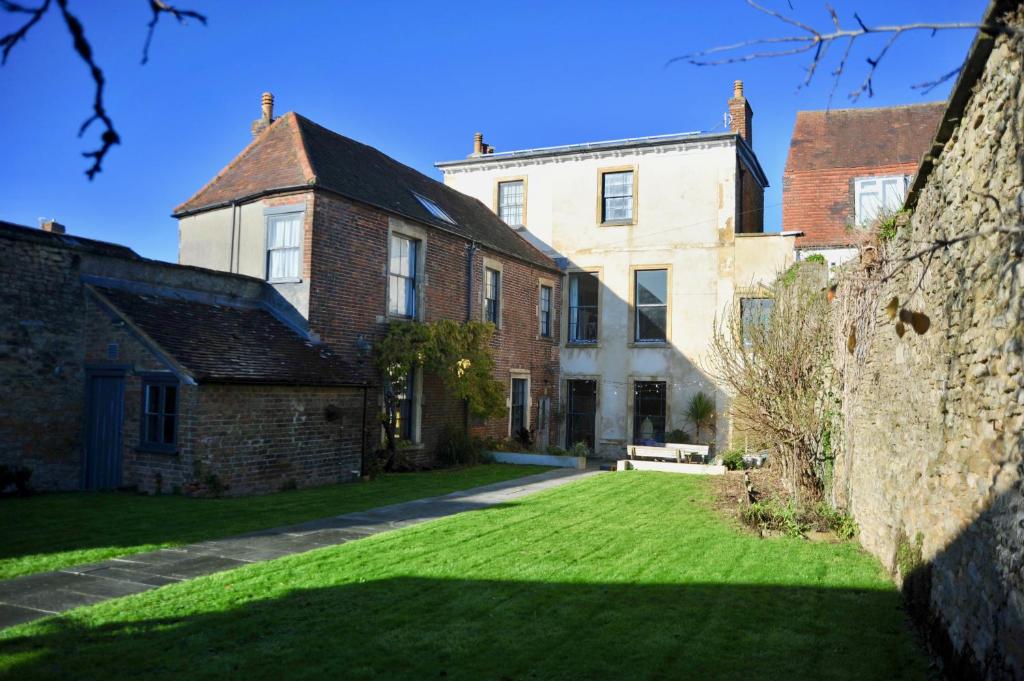 a view of the house from the yard at Ash House in Wincanton
