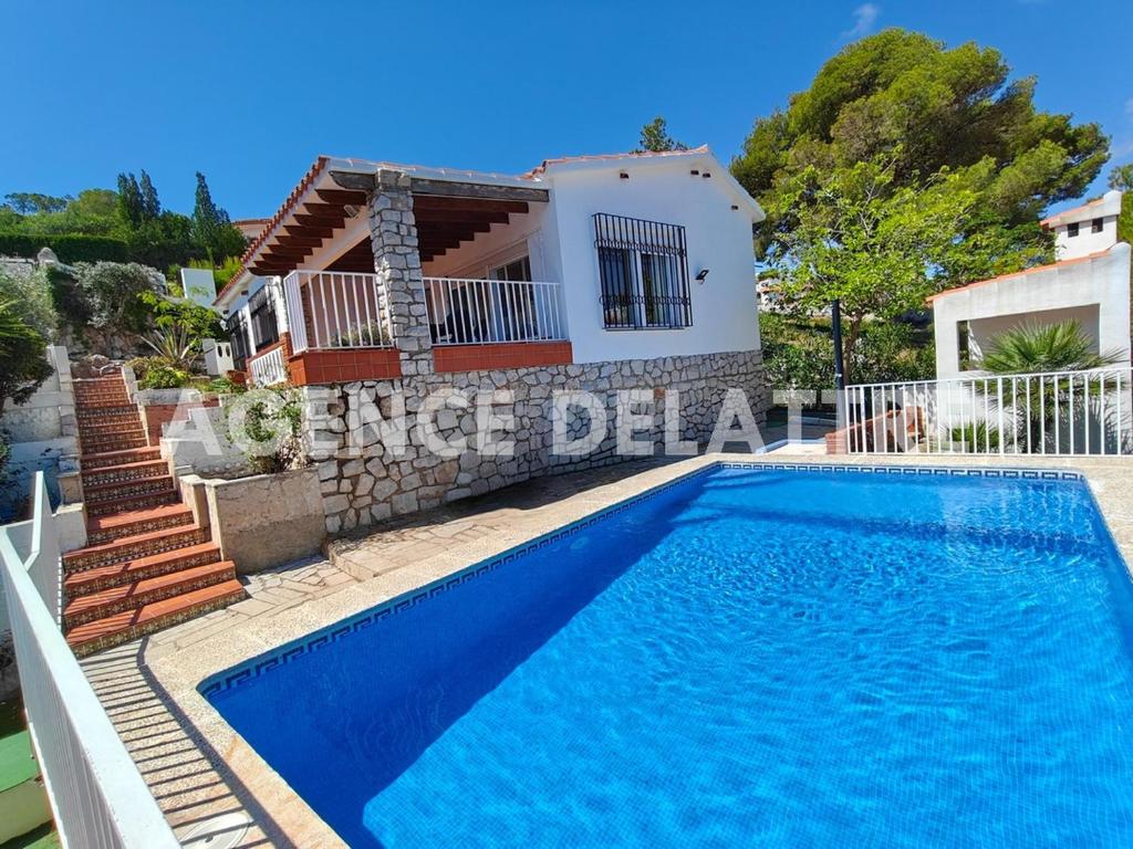 Villa ensoleillée avec piscine privée & WIFI, 3 chambres