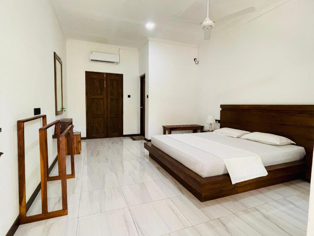 Swan Lake Habarana - 7