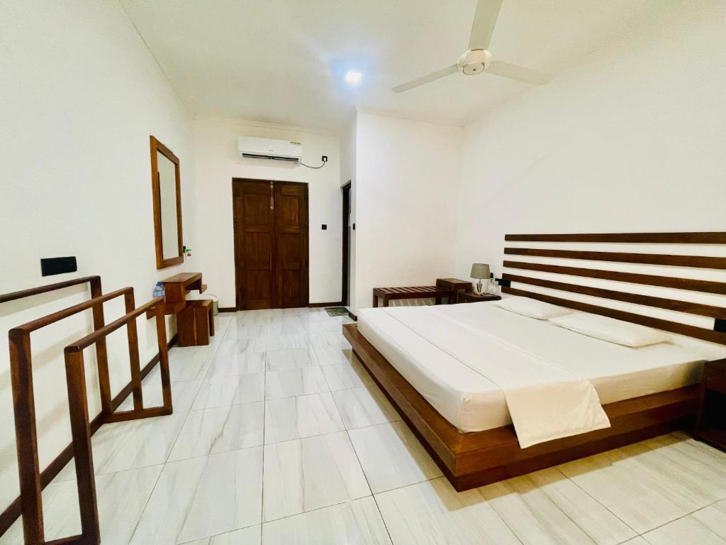 Swan Lake Habarana - 10