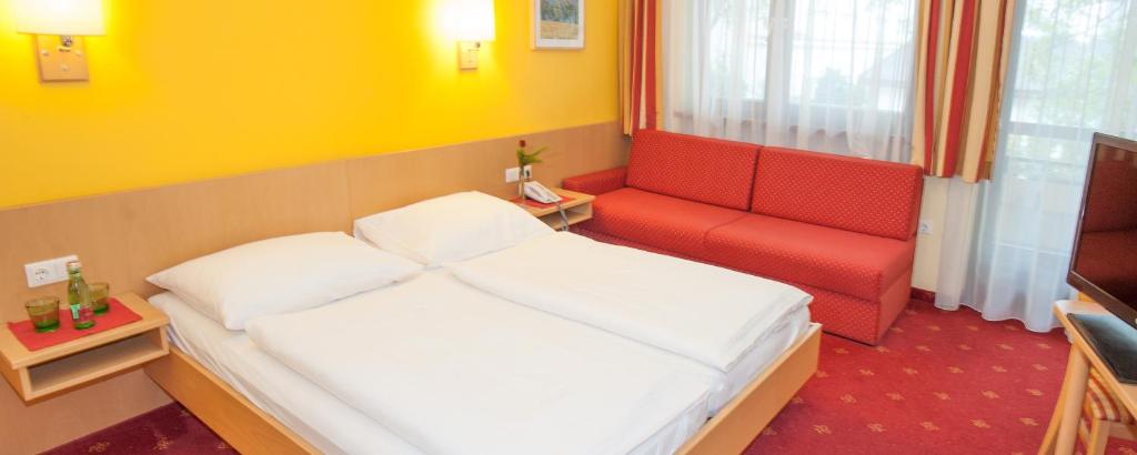 Posteľ alebo postele v izbe v ubytovaní Hotel zur Post