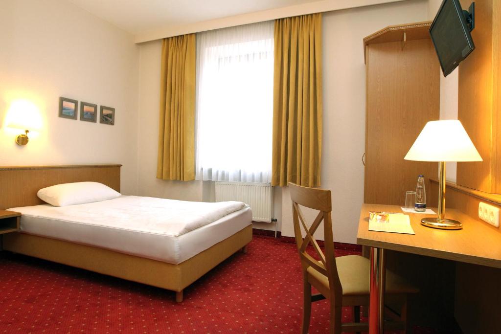 Postel nebo postele na pokoji v ubytování Stadthotel Erding