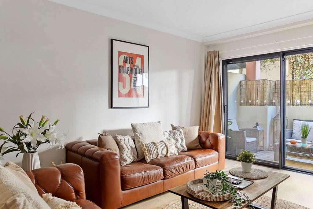 2 Paradise Pool Parking Huge 1br Cbd - Housity