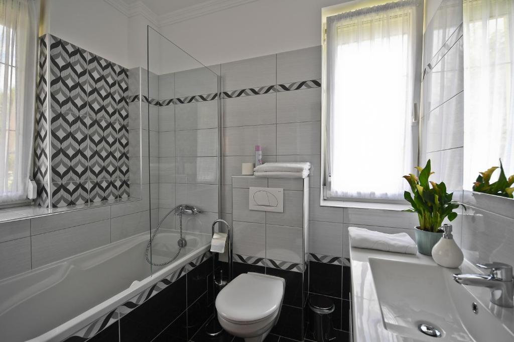 Koupelna v ubytování Rajna VillaBridge&SPA