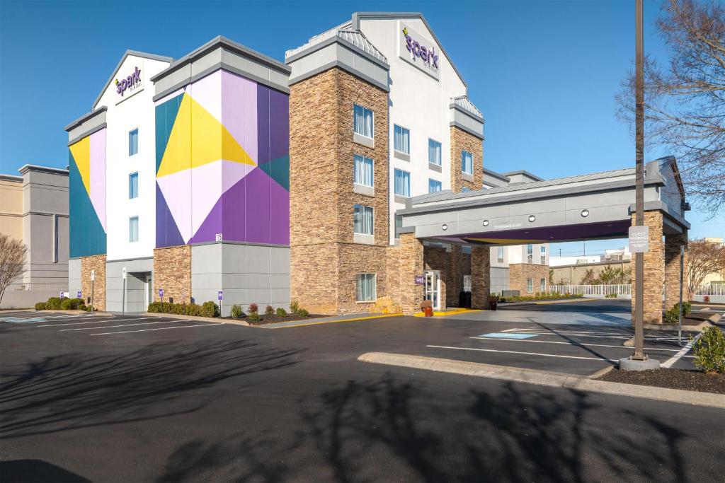 a building with a mural on the side of it at Spark by Hilton Murfreesboro in Murfreesboro