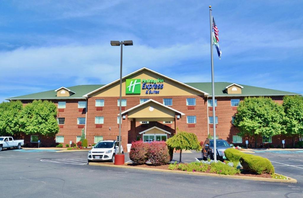 Holiday Inn Express Hotel & Suites Center Township by IHG photo