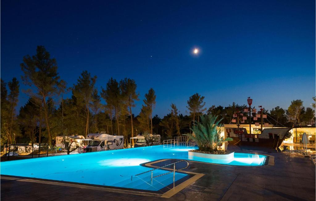 3 Bedroom Stunning Stacaravan In Vabriga