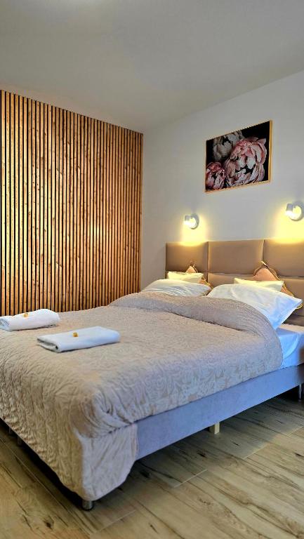 a bedroom with a large bed with two pillows at Holiday Family Raj pod Sosnami centrum miasta! in Szklarska Poręba