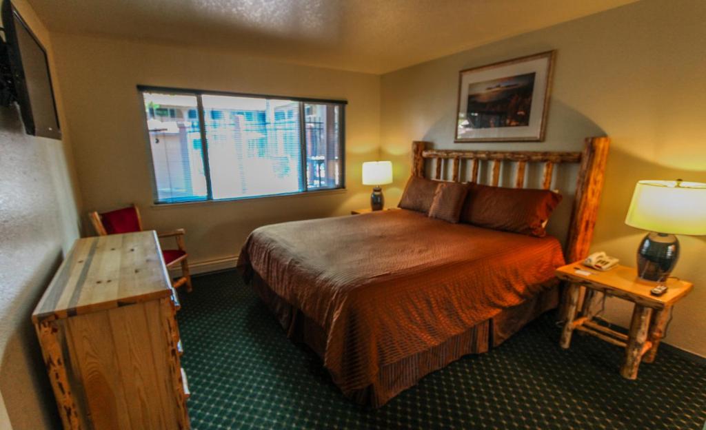 Postel nebo postele na pokoji v ubytování The Lodge at Lake Tahoe