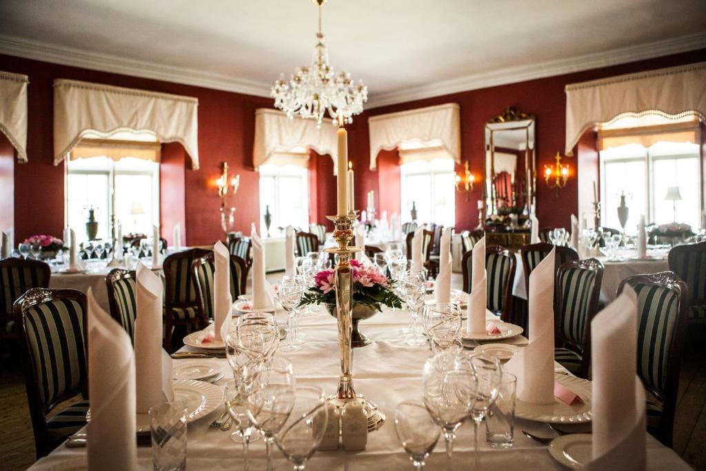 Restoran või mõni muu söögikoht majutusasutuses Store Restrup Manor House