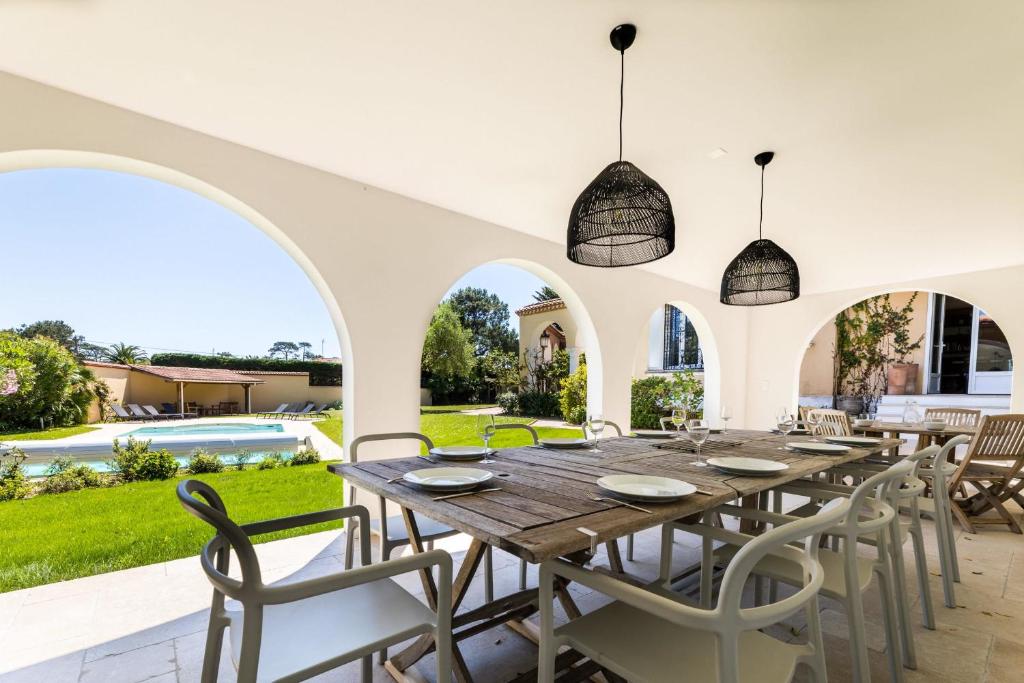 HACIENDA KEYWEEK Large Family Villa with Pool Garden Sauna in Anglet