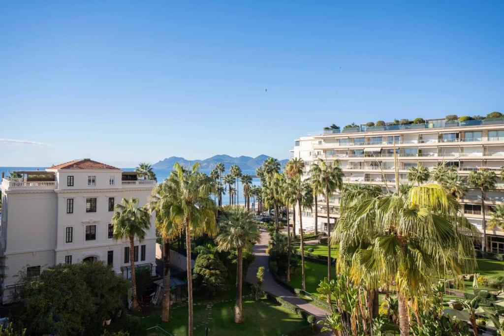 REF 1553 - Cannes Center - Sea view apartment for rent