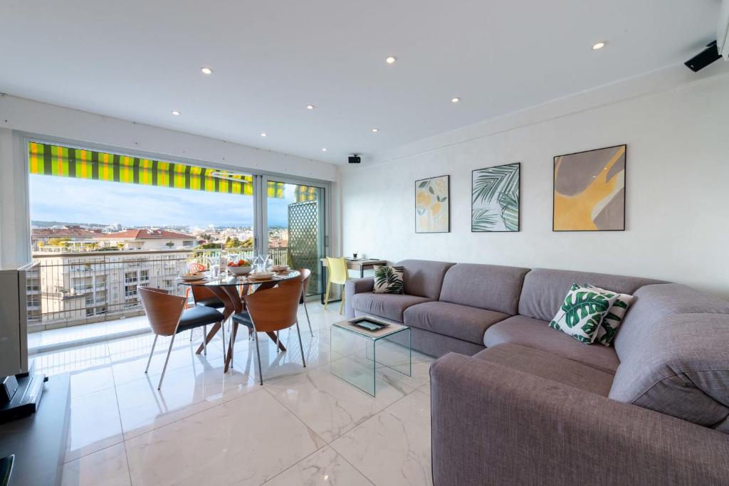 1-Br Apartment with Terrace Near City Centre