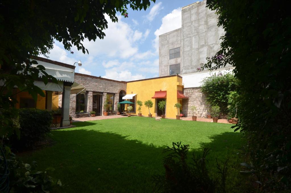Zahrada ubytování Howard Johnson by Wyndham Morelia Calle Real