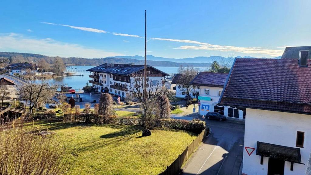 a view of a town with a river and buildings at TraumWohnung in Seebruck