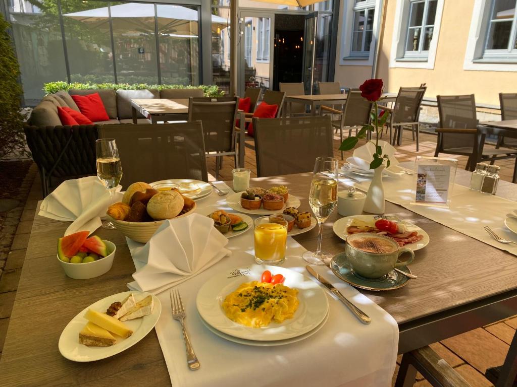 MOMENTS Boutique Hotel - 4