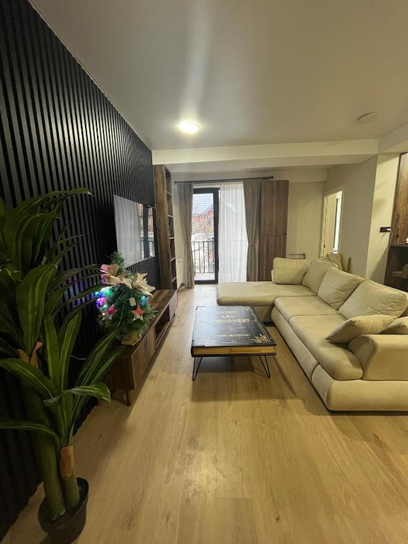 a living room with a couch and a table at Cozy apartment for a comfortable vacation in Itʼkhvisi