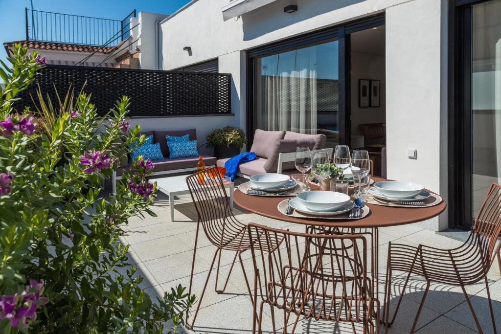 Puerta del Sol by Home at Homes