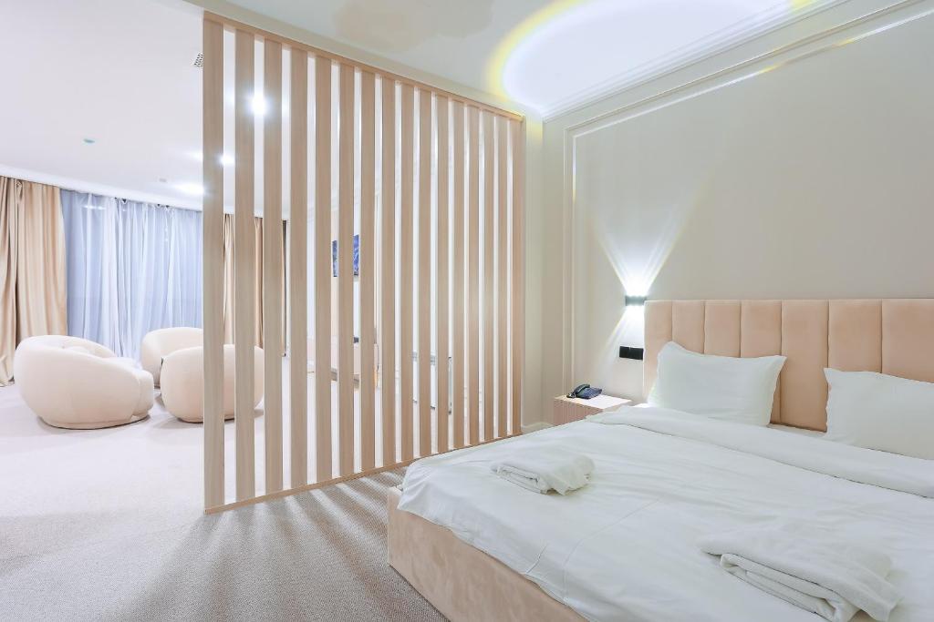 Vivaldi International Hotel در آلماتی