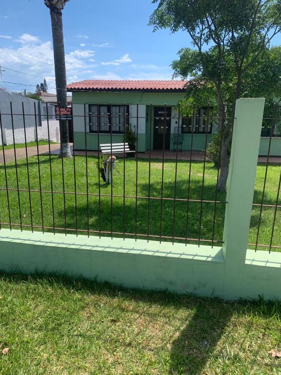 a fence in front of a school building at Casa de alquiler M g in Pântano Grande