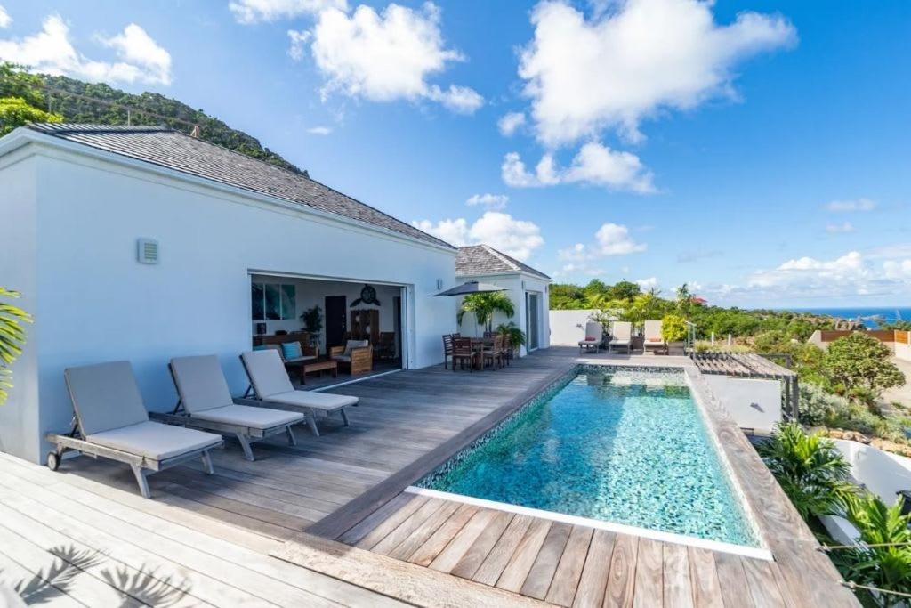 Elegant 3-Bedroom Villa with Panoramic Sea View