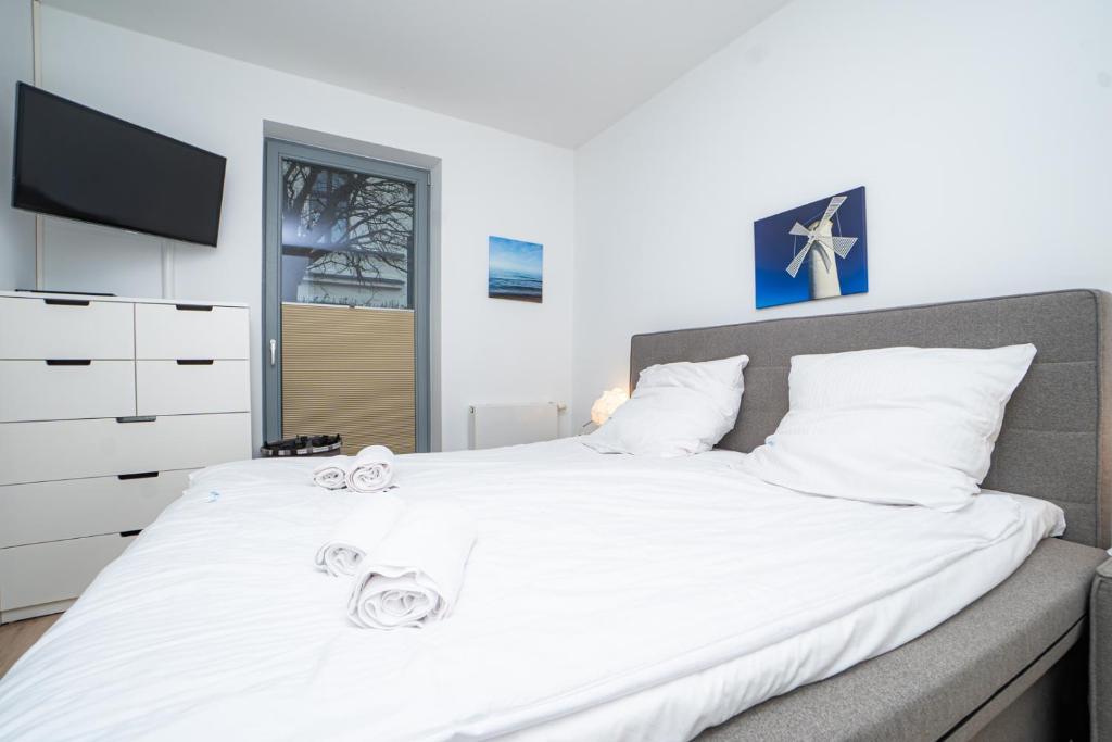 a bedroom with a large bed with towels on it at Liehrstraße 9 by Baltic Home in Heringsdorf