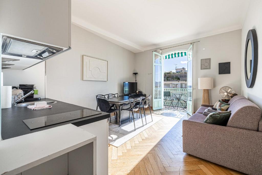 20 LACROIX - Cozy 2-bedroom apartment with balcony and sea view