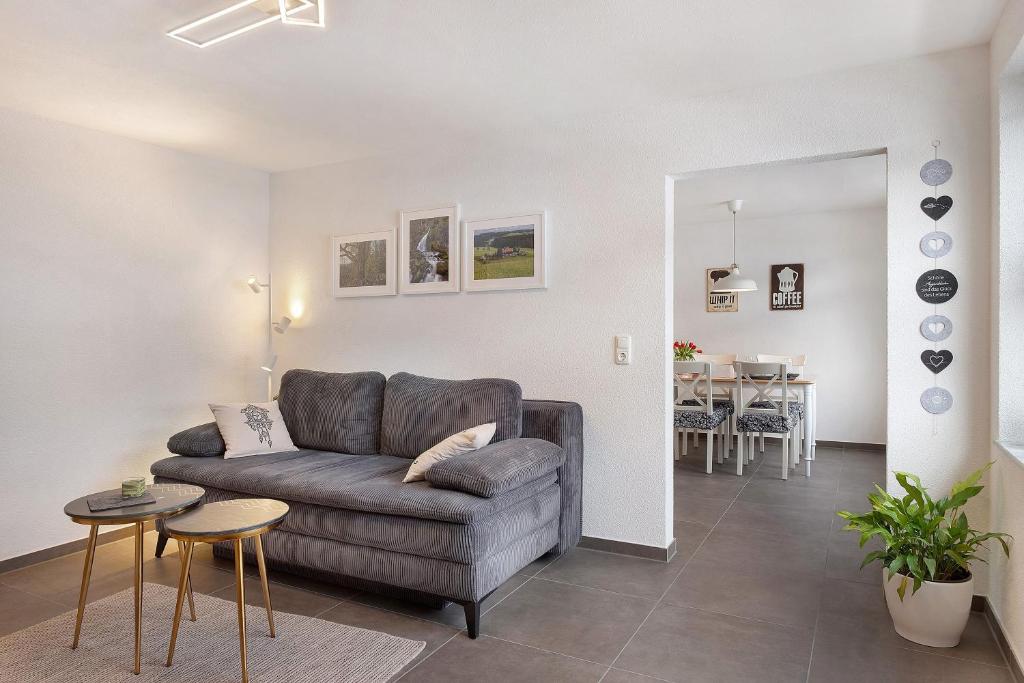 a living room with a couch and a table at Ferienwohnung Wanne im Schwarzwald in Furtwangen